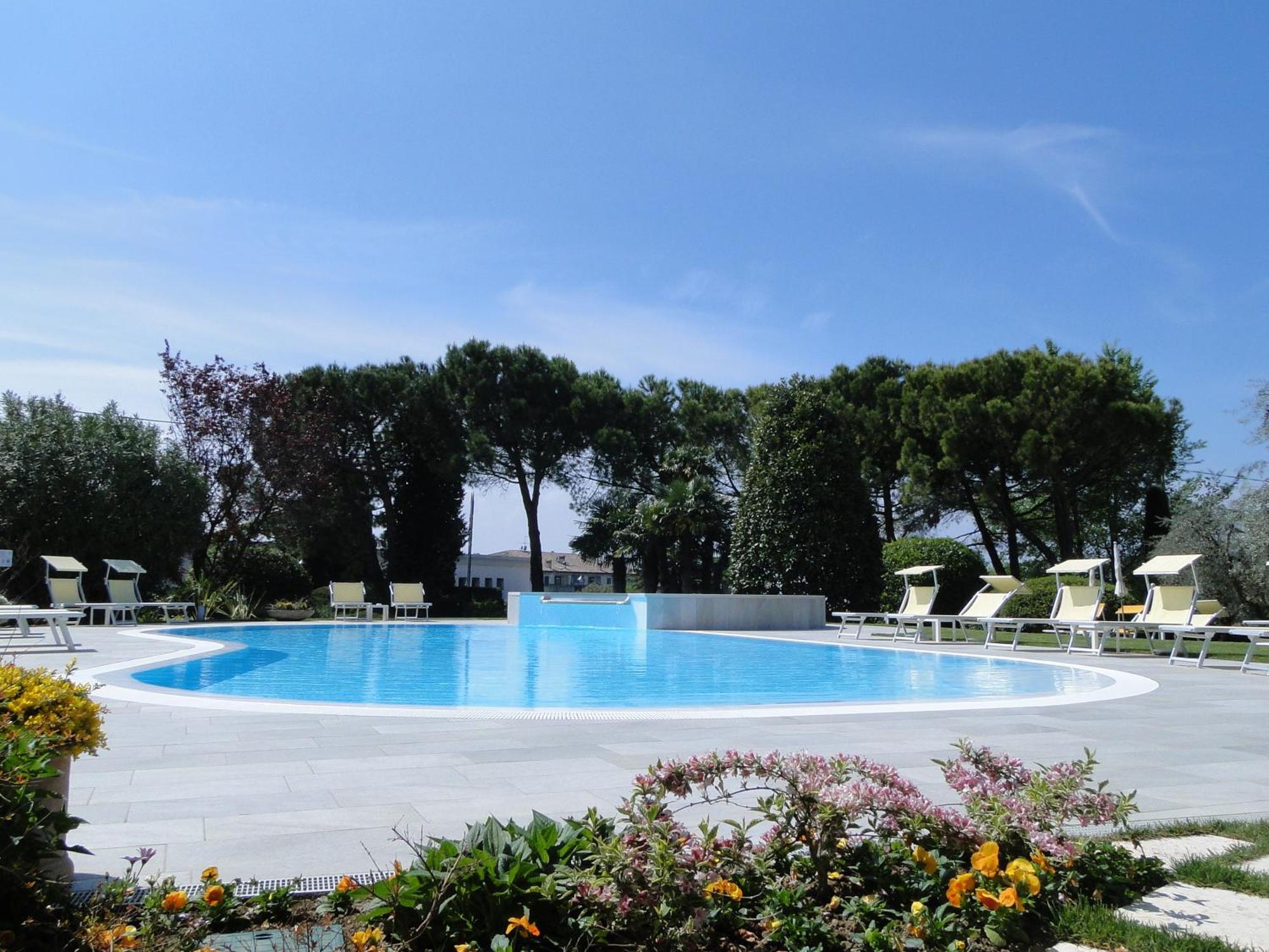Hotel Giulietta Romeo Λατζίζε Εξωτερικό φωτογραφία