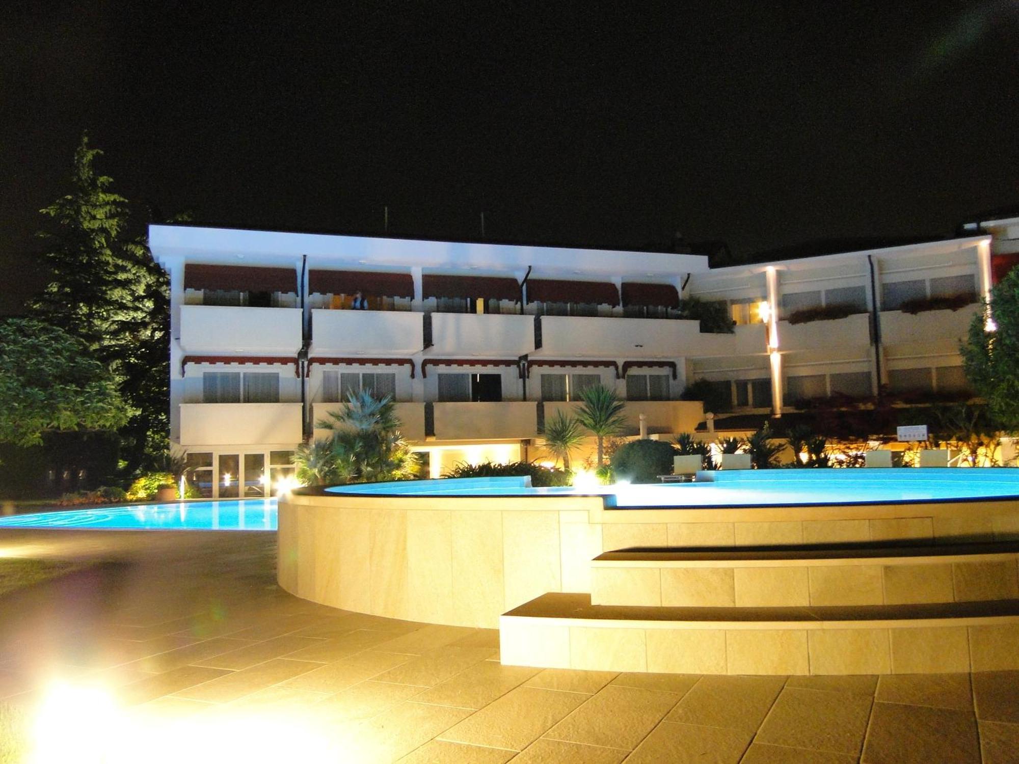 Hotel Giulietta Romeo Λατζίζε Εξωτερικό φωτογραφία