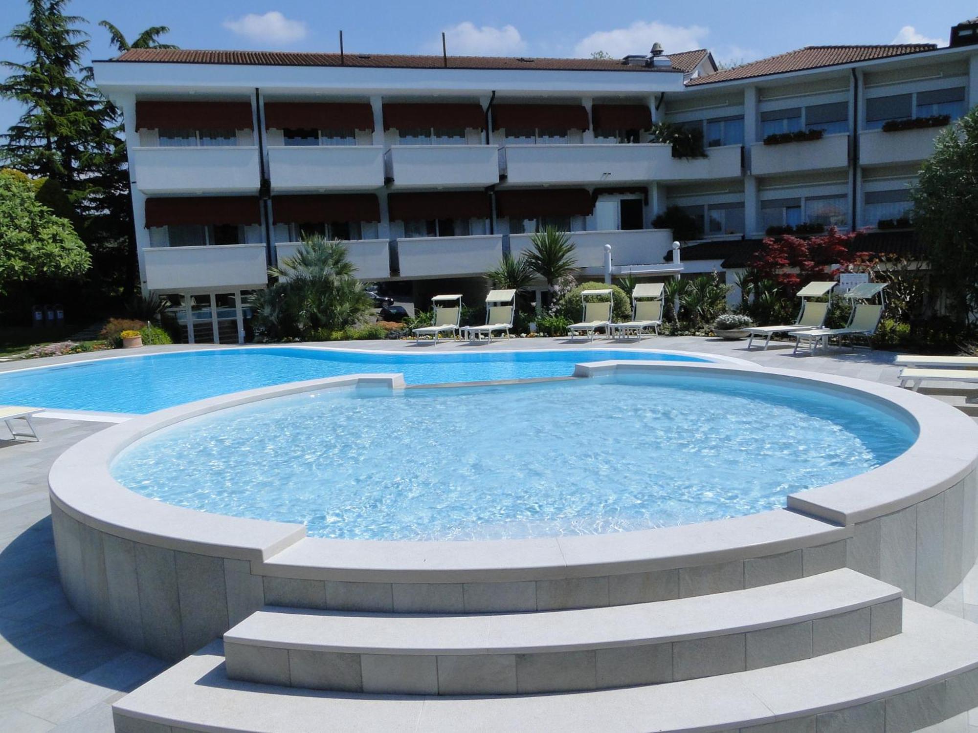Hotel Giulietta Romeo Λατζίζε Εξωτερικό φωτογραφία